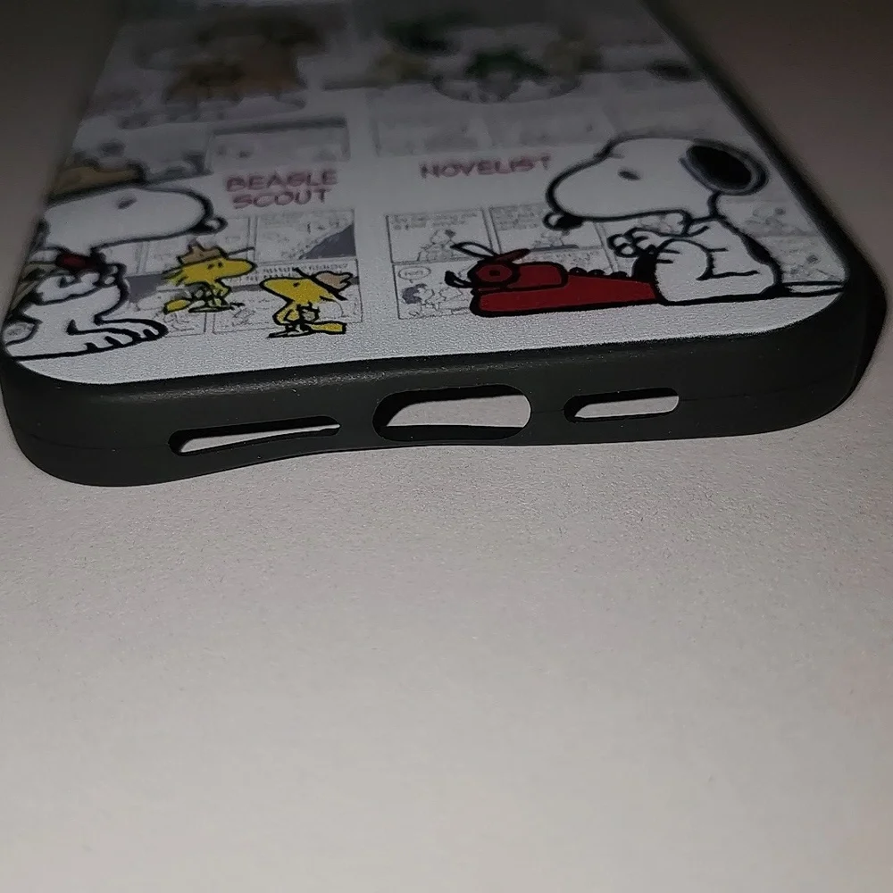 Brand new Apple IPhone 🍎 15 Pro Max Peanuts Snoopy soft Silicone Phone Case